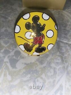Estee Lauder-Disney The Magic Of Mickey Mouse Always Be Yourself Small compact