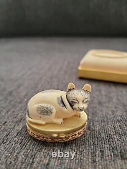 Vintage Estee Lauder Cinnabar cat solid perfume compact Contented Cat 1982