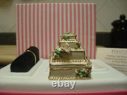 2003 Estee Lauder Compacte de Parfum Solide Sylvia Weinstock Wedding Cake MIB