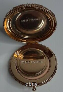 Estee Lauder Golden Halo Compact Lucidity Complete translates to: Estee Lauder Golden Halo Compact Lucidity Complet.