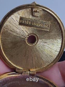 Estee Lauder Jade Carver's Necklace Solid Perfume Compact Box 1981 Pendant	 
 <br/> La boîte compacte de parfum solide du sculpteur de jade Estee Lauder 1981 Pendentif