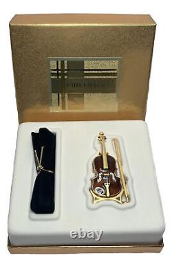 Estee Lauder Youth Dew Violin Collectible Solid Perfume Compact Fragrance In Box	
 <br/>	  
 <br/>  Jeunesse Dew Violon Estee Lauder Collectible Solide Parfum Compact Fragrance En Boîte