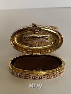 Parfum solide Estee Lauder Cinnabar, compact en ivoire avec un lapin impérial en or - complet.